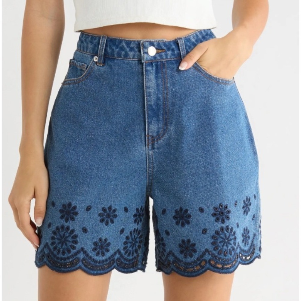 Vigoss Denim Shorts Floral Eyelet Scalloped Blue 31 Boho Cottagecore Coastal